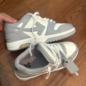 OFF WHITE SNEAKERS